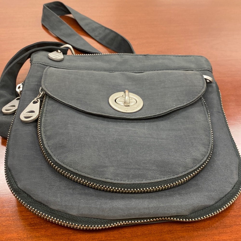 Baggallini small crossbody bag